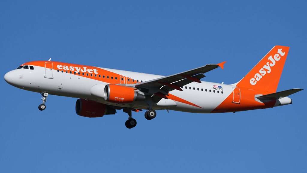 Airbus A320 de easyJet despegando