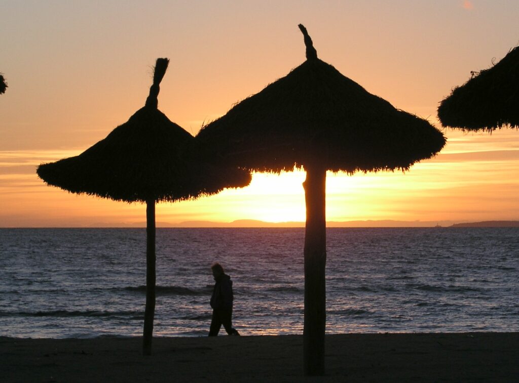Atardecer de invierno en la Platja de Palma, Mallorca