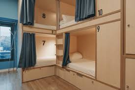 hostel barato en europa habitación compartida