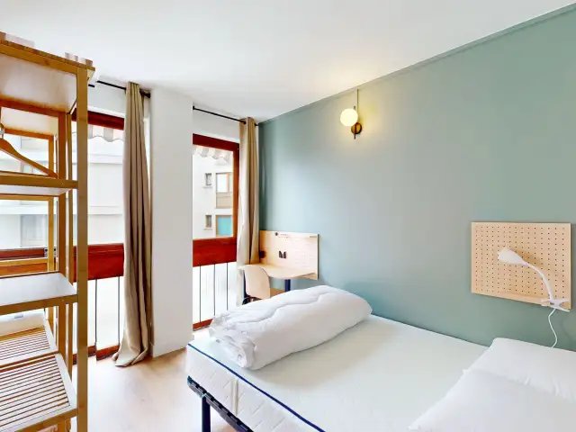 dormitorio compartido en hostel económico en Europa