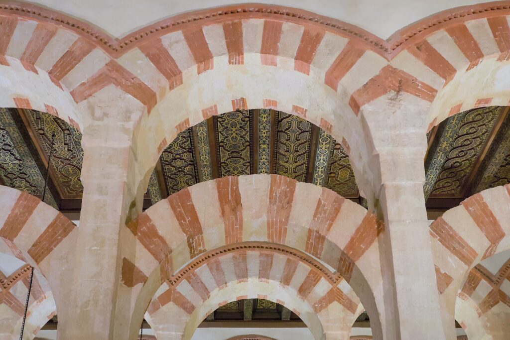 Arcos bicolores del interior de la Mezquita-Catedral de Córdoba