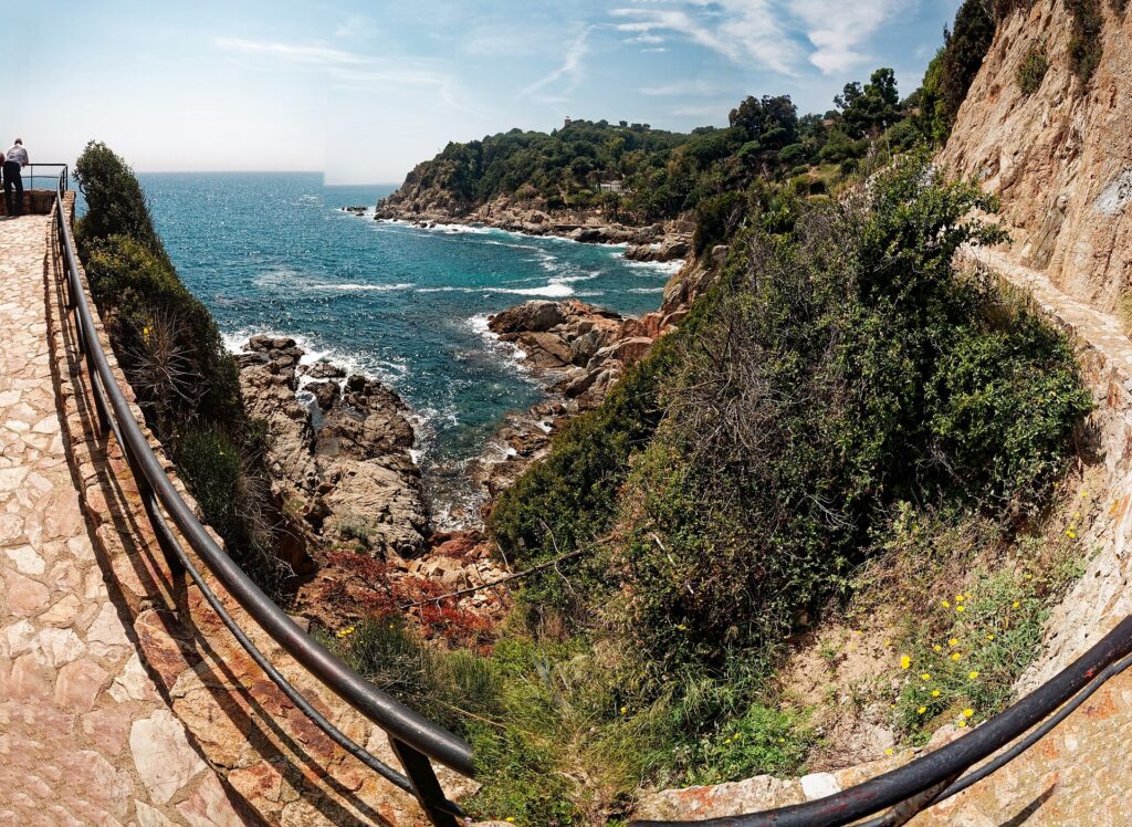 Tramo del Camí de Ronda junto al mar en Lloret de Mar