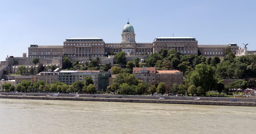 Castillo de Buda visto desde el Danubio