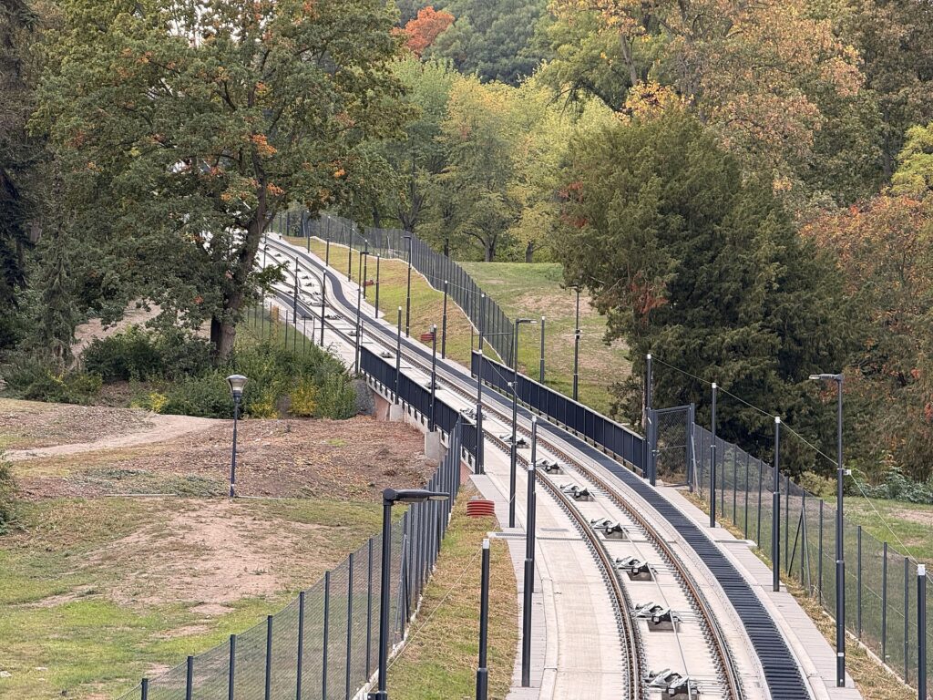 Vía del funicular de Petřín, en Praga
