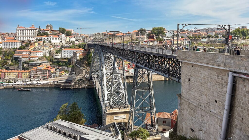 Puente Don Luis I y la Ribeira de Oporto